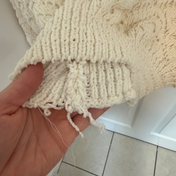 Lulu’s Sweater - Picture 4 of 4